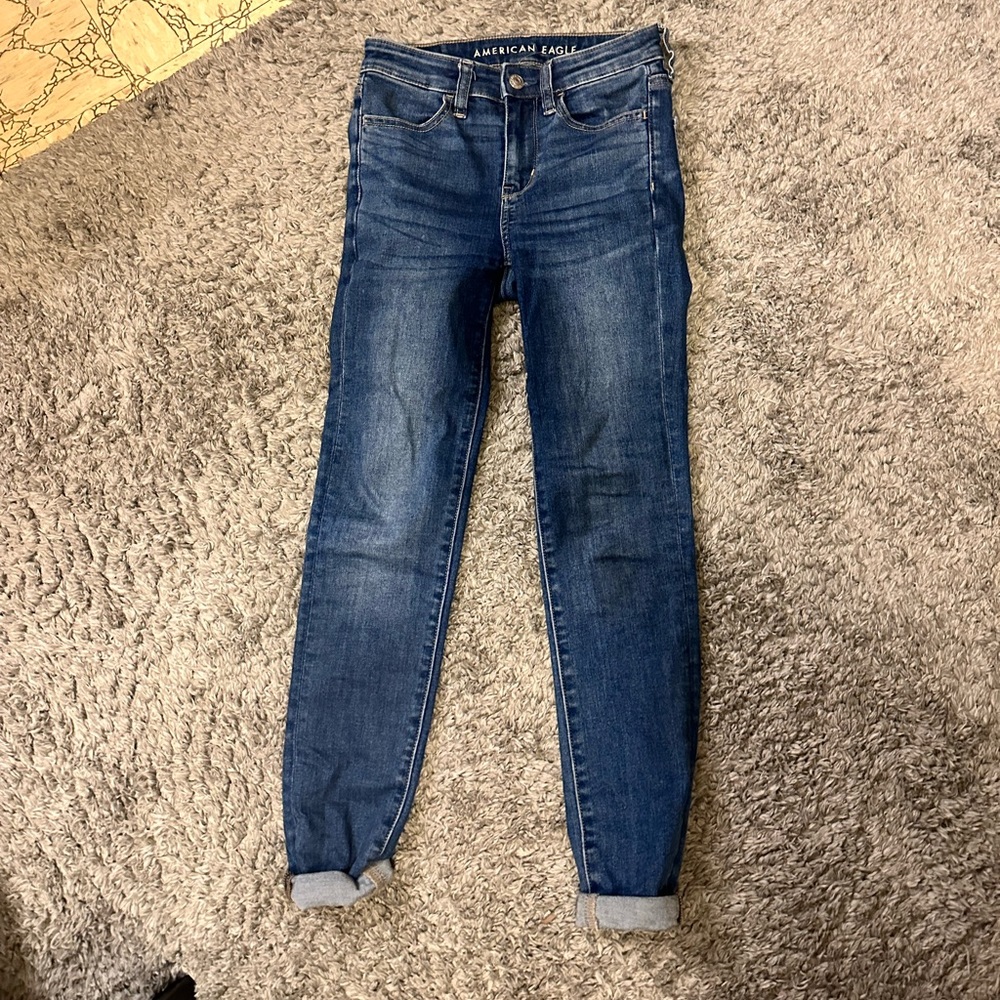 American eagle skinny jeans. Dark blue wash. Very flattering